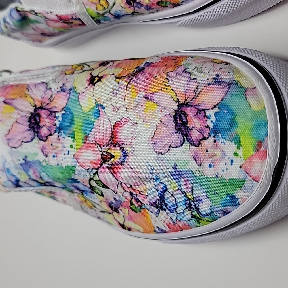 YES WE VIBE. WATERCOLOR FLOWERS SNEAKERS NWOB SIZE 7.5 WMS SUMMERTIME